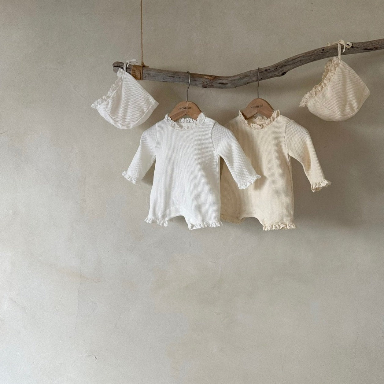 Monbebe Waffle Suit + Bonnet Set (White)