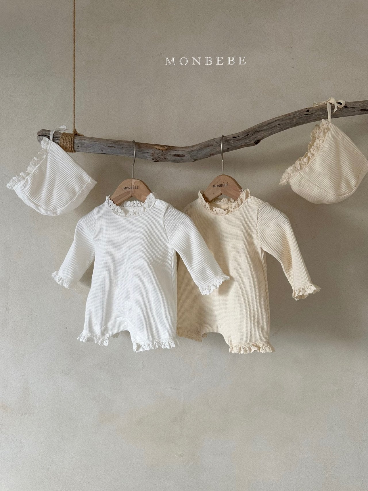 Monbebe Waffle Suit + Bonnet Set (White)