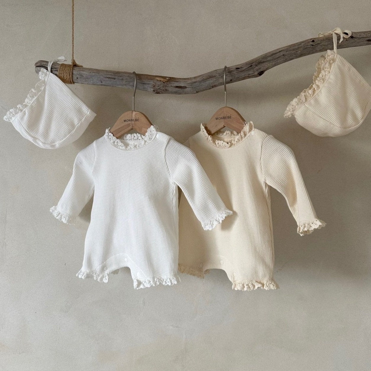Monbebe Waffle Suit + Bonnet Set (Cream)