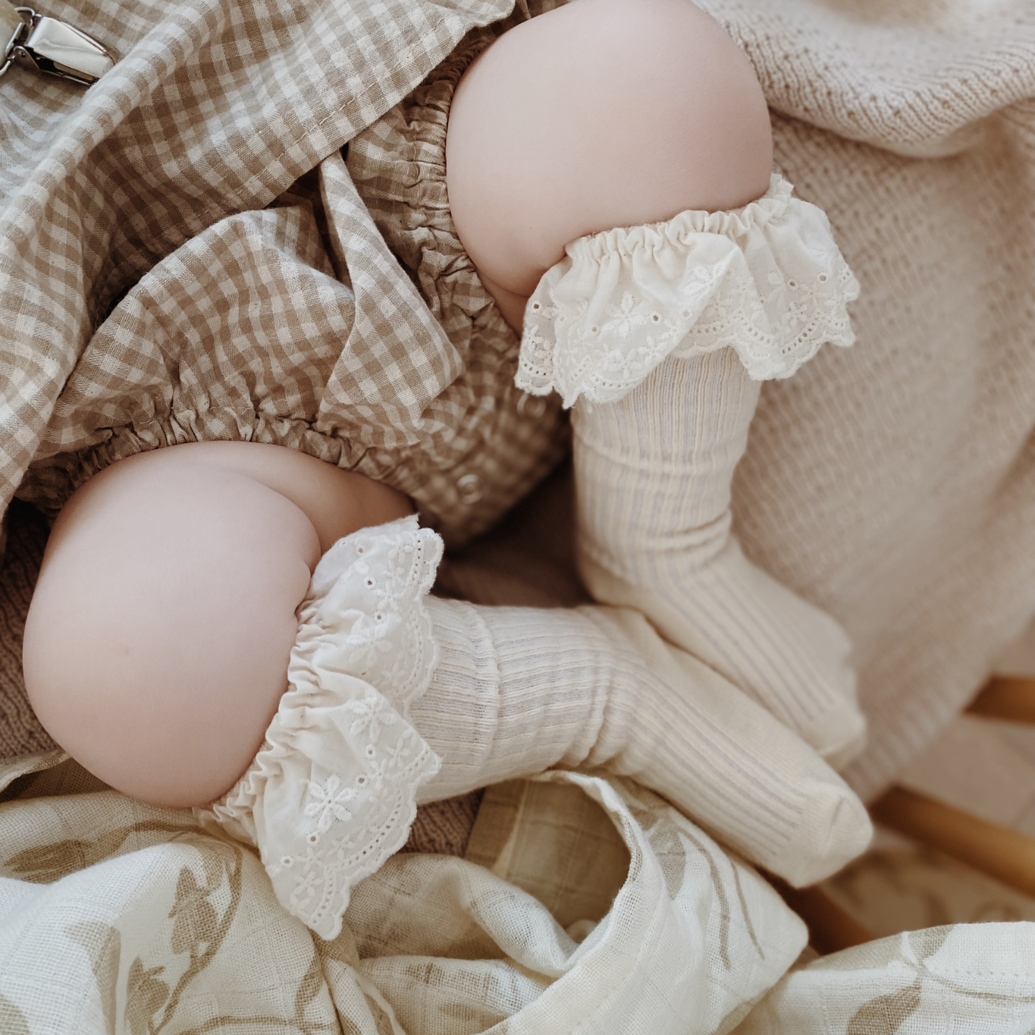 Bebe Lace Kneesocks (5 Colours)